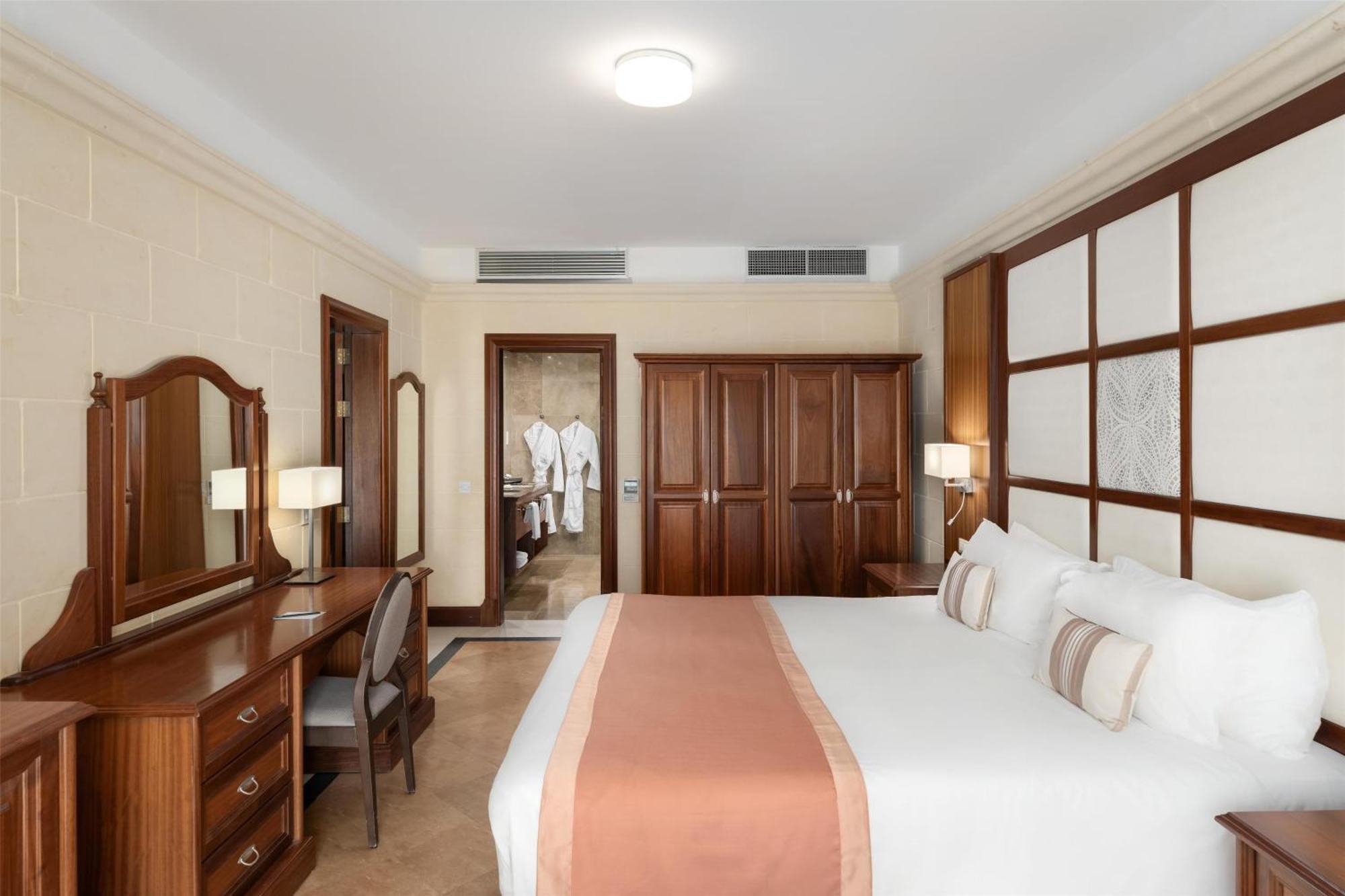 Отель Kempinski 5*